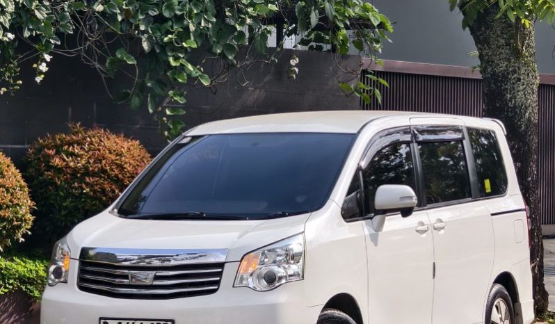 Toyota NAV1 V Matic 2014 full